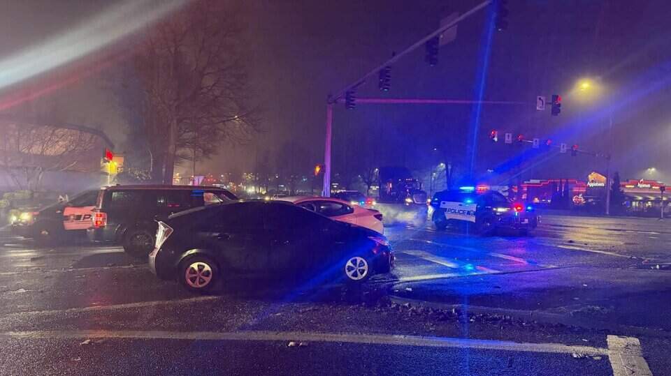 Police respond to multi-car wreck at Puyallup intersection | Tacoma ...